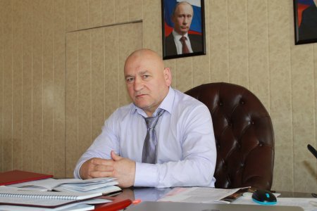 И.о. главы МО «Унцукульский район» Иса Магомедович поздравляет с Днём России.