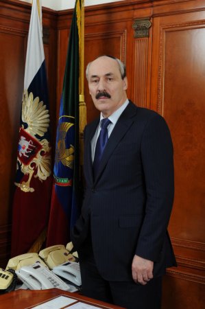 Поздравление Главы Дагестана Р.Г. Абдулатипова с Днем Конституции Республики Дагестан