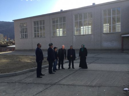 Глава МО "Унцукульский район" Иса Нурмагомедов посетил культурно-спортивный комплекс в с. Ирганай.