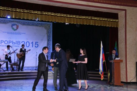  Председатель Общественной организации "Молодежь Унцукульского района" стал лауреатом ежегодной премии Министерства по делам Молодёжи РД - "Прорыв 2015"