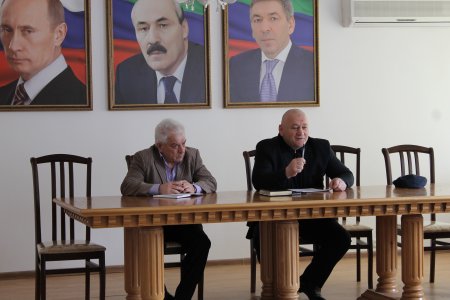 Состоялось аппаратное совещание под руководством главы района И. Нурмагомедова