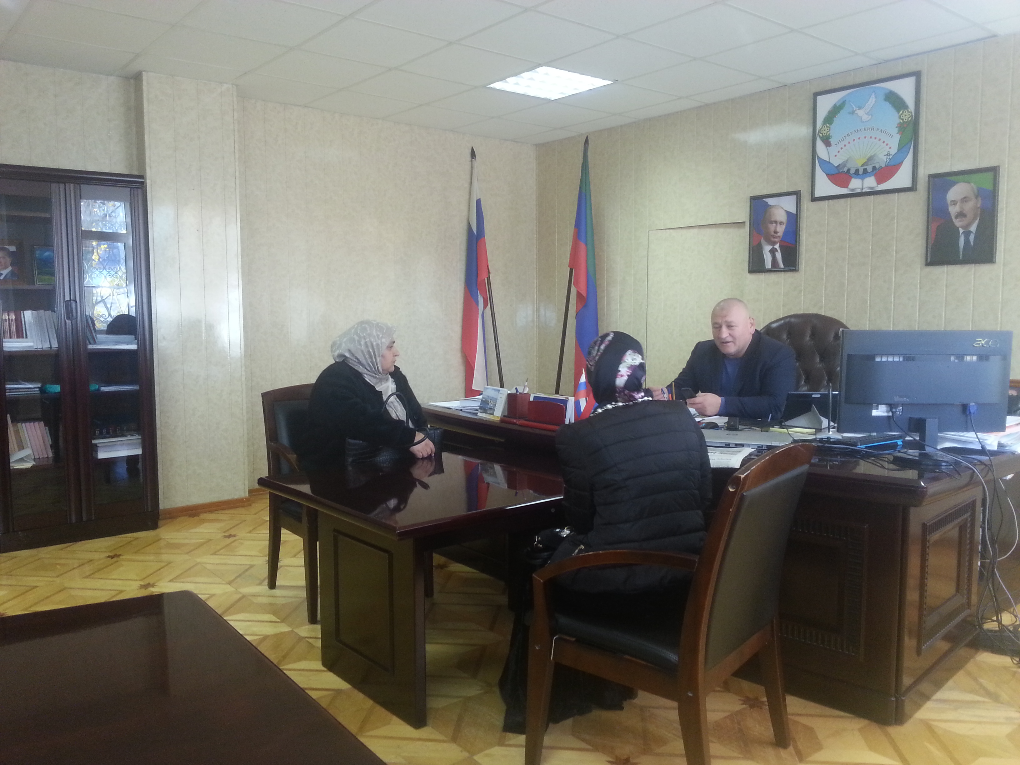 Глава  МО "Унцукульский район" Иса Нурмагомедов  провел прием граждан по личным вопросам.