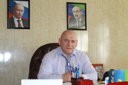 Глава МО " Унцукульский район" Иса Нурмагомедов поздравил сотрудников органов безопасности.