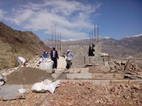 Помощник главы М Хайбулаев посетил площадку на которой идет строительство смотровой башни для посетителей горы Ахульго. 