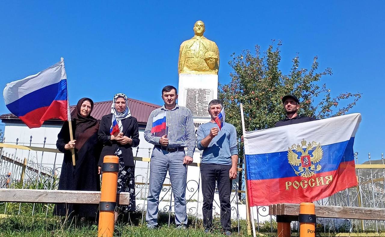 В детских садах, библиотеках и культурно-досуговых центрах поселений Унцукульского района прошли мероприятия, посвященные Дню Государственного флага России