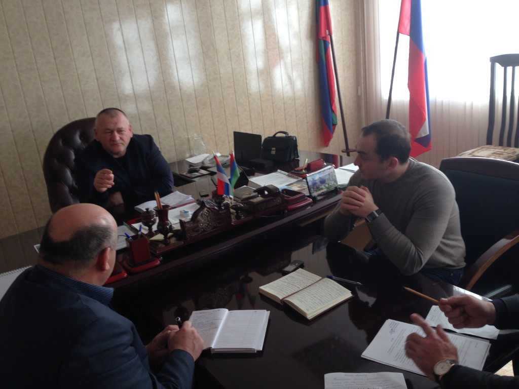 Обсуждение о подготовке к мероприятию, посвященное ко дню памяти Имама Шамиля.