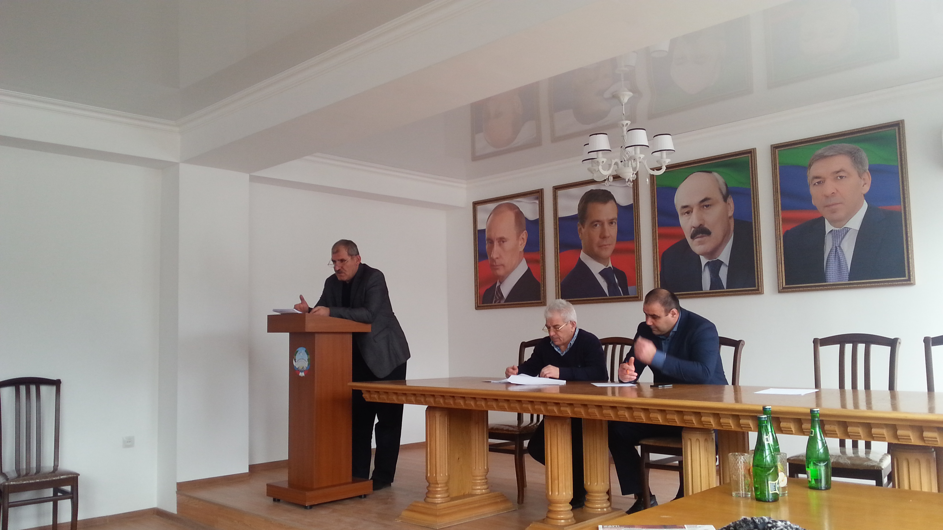 В администрации МО "Унцукульский район" прошло заседание Собрания районных депутатов