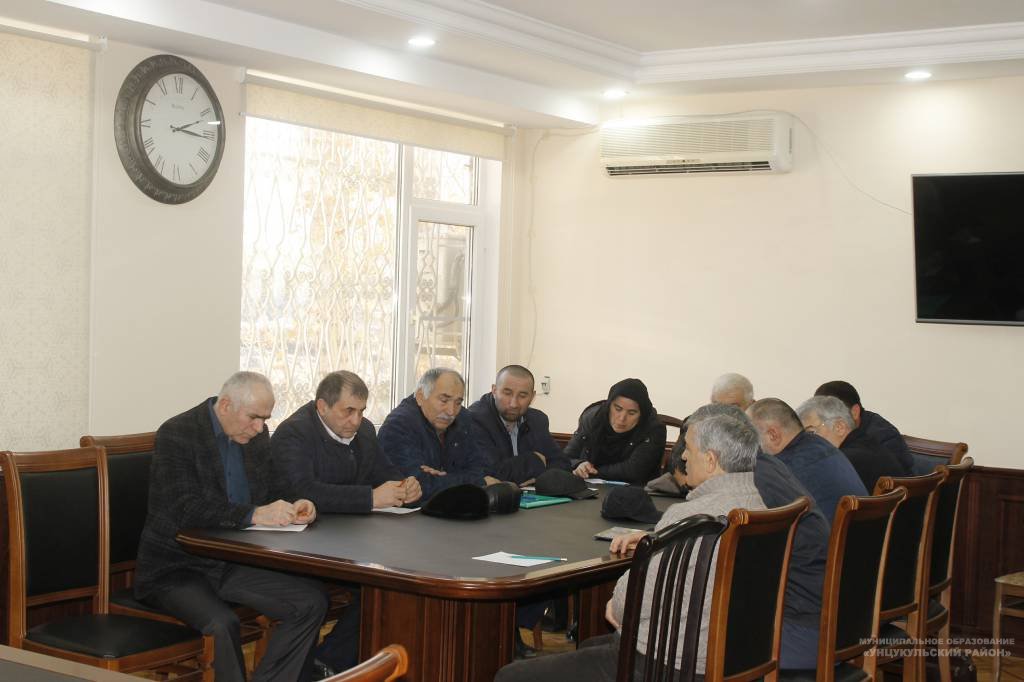 В Унцукульском районе состоялась встреча главы муниципалитета с руководители школ