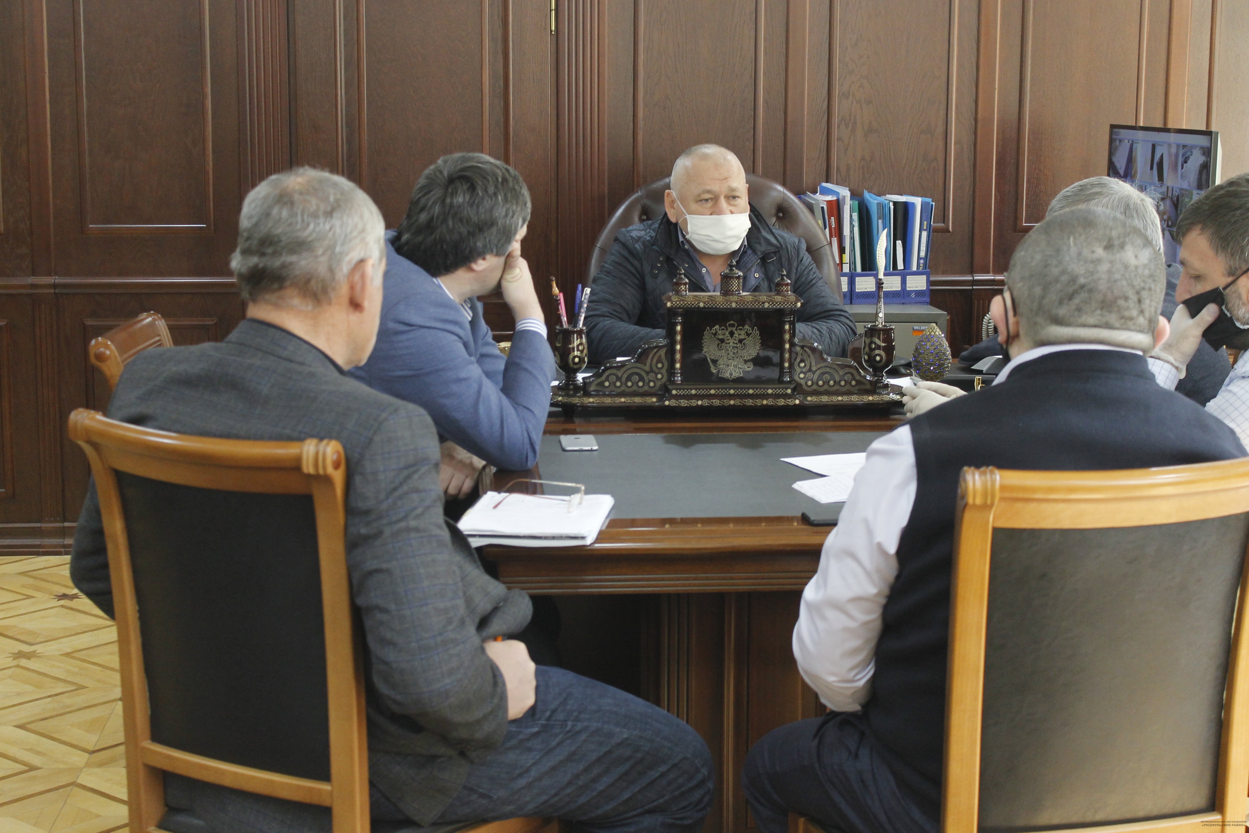 Глава администрации МО «Унцукульский район» Иса Нурмагомедов провел совещание.
