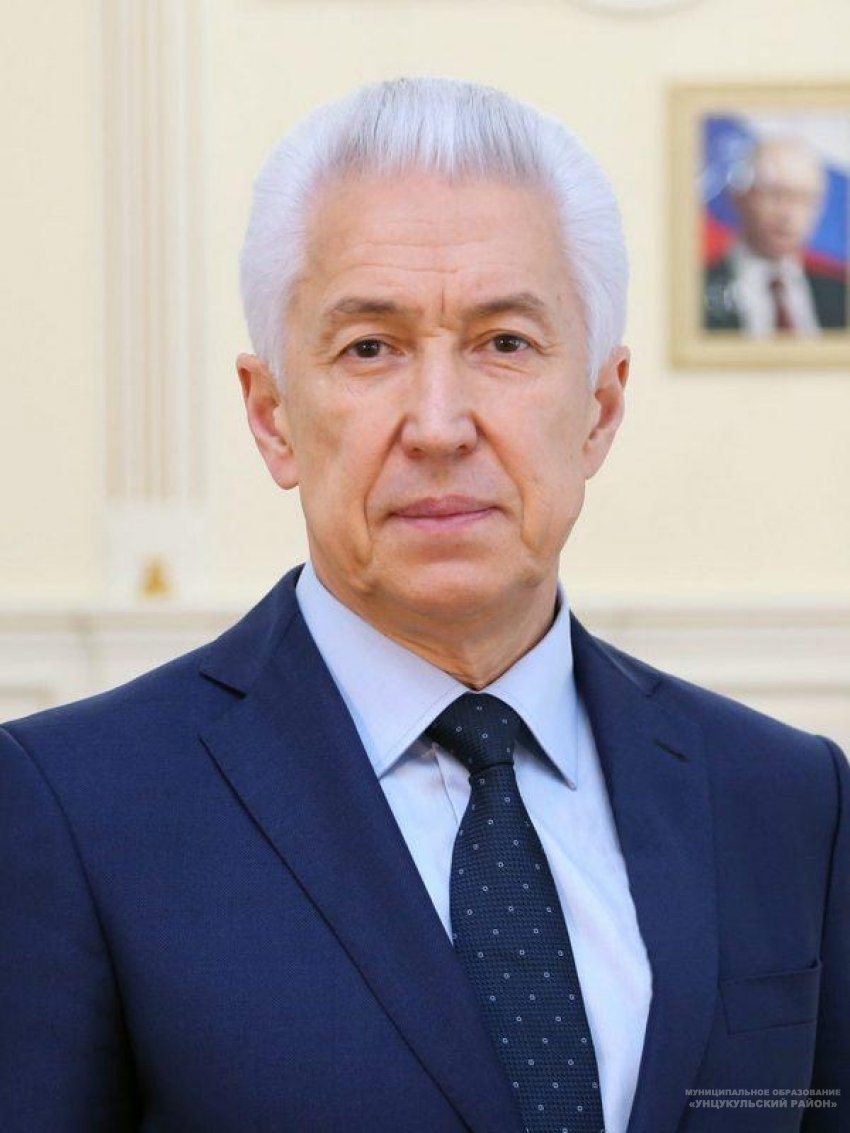 Глава Унцукульского района поздравил Главу Республики Дагестан с Днем рождения