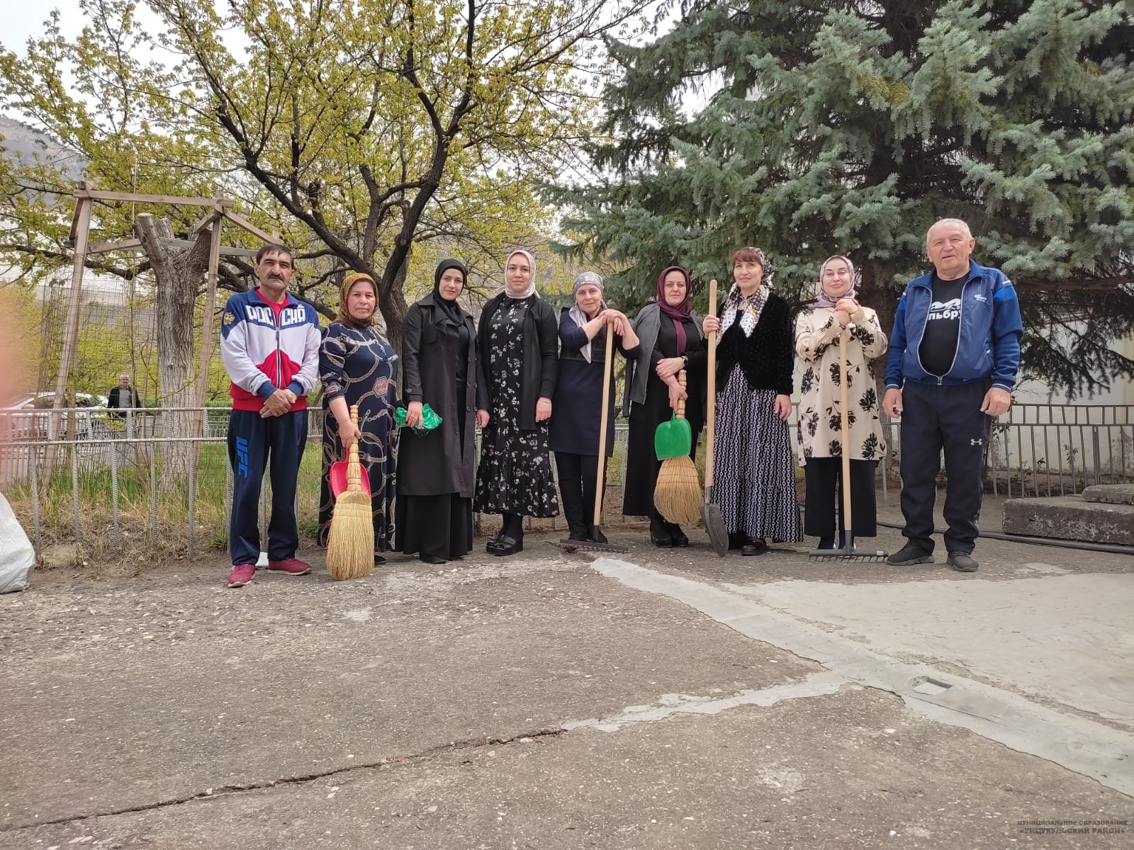 Работники отдела культуры Унцукульского района провели субботник